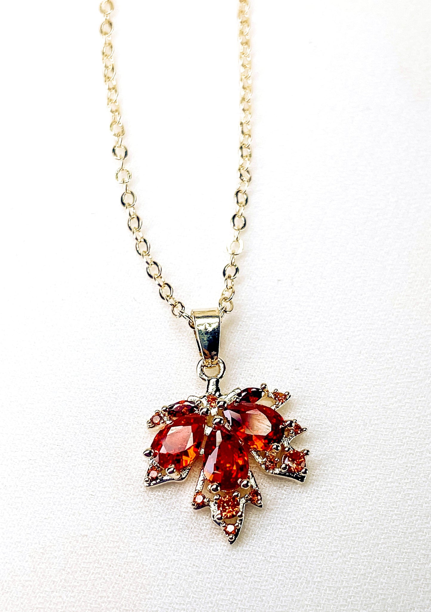 FEUILLE D'ÉRABLE | Red Maple Leaf Pendant