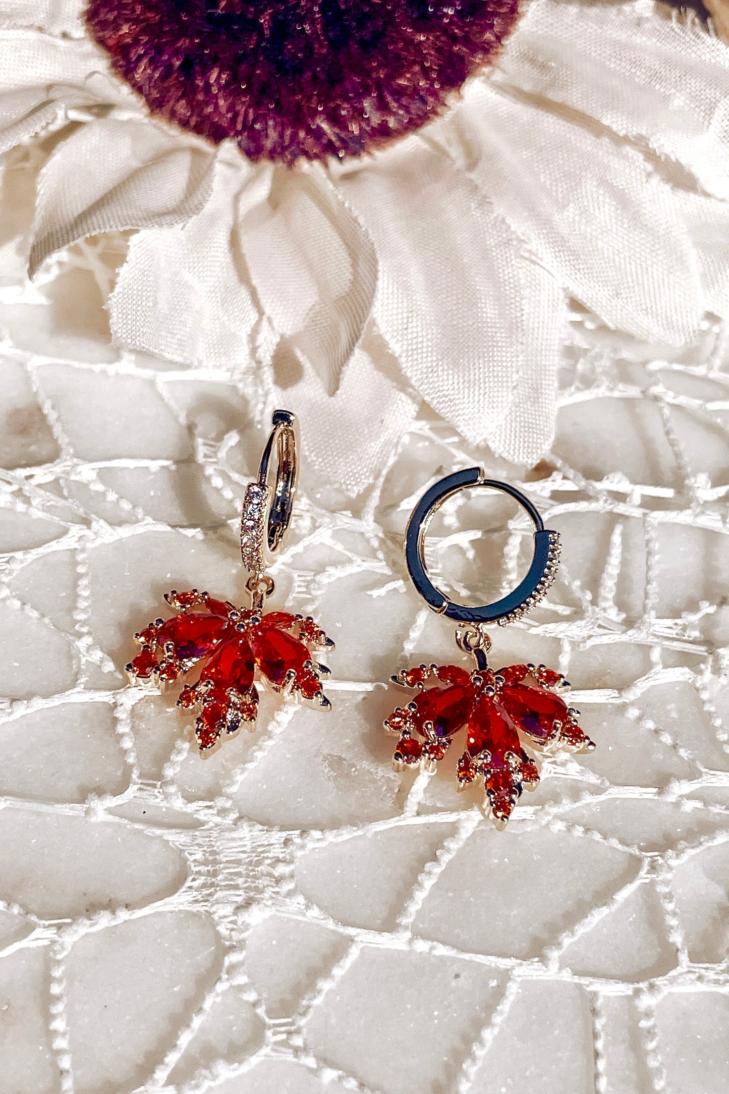 FEUILLE D'ÉRABLE | Red Maple Leaf Earrings