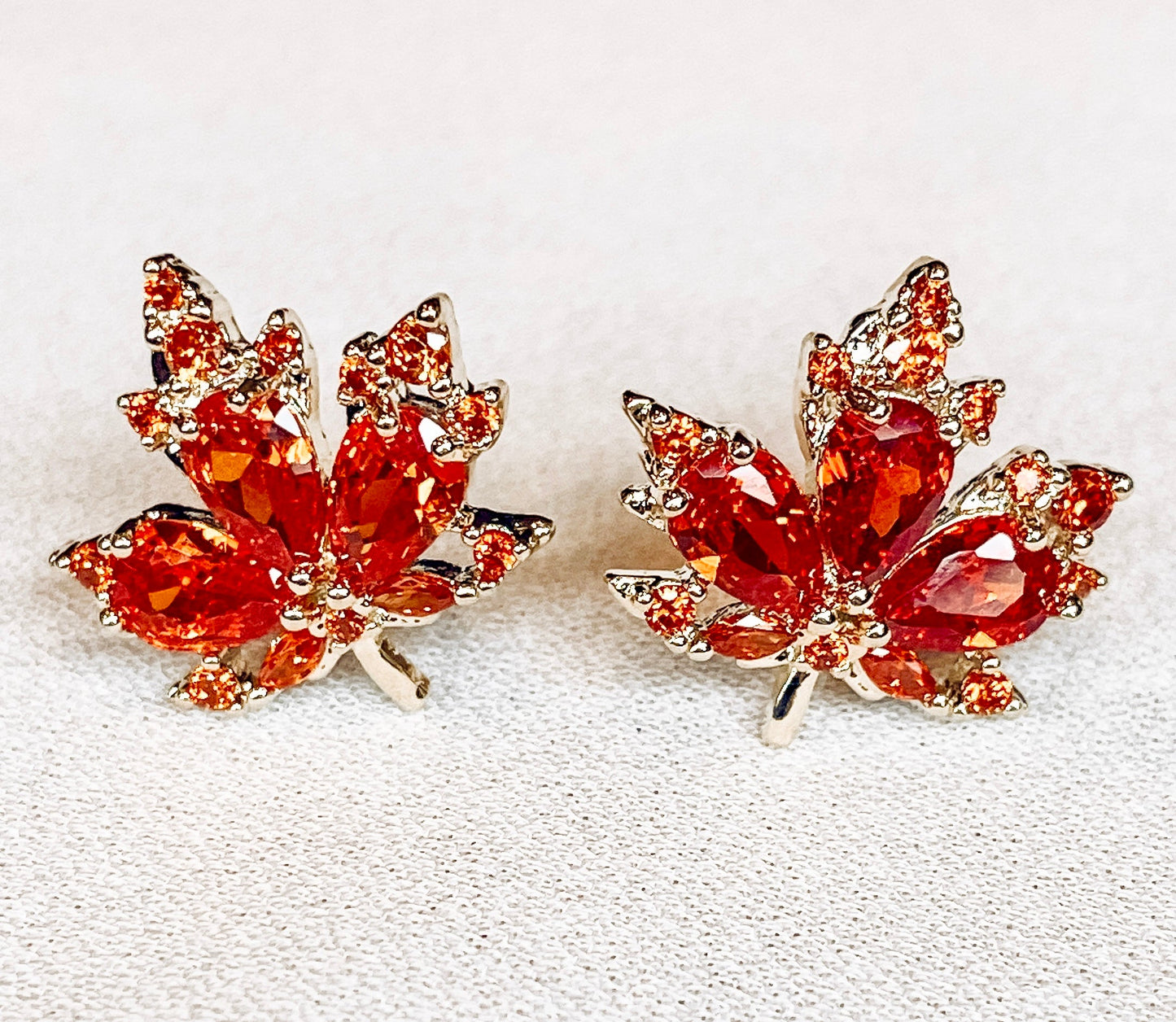 FEUILLE D'ÉRABLE | Red Maple Leaf Studs