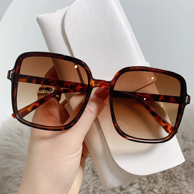 JENNIFER | Oversized Square Sunglasses